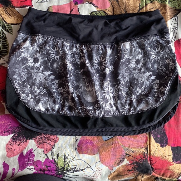 Lululemon Hotty Hot Skirt - Picture 4 of 7